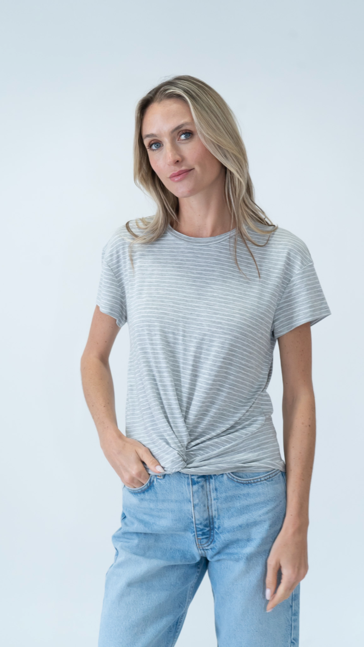 KELLY TWIST BOTTOM T-SHIRT