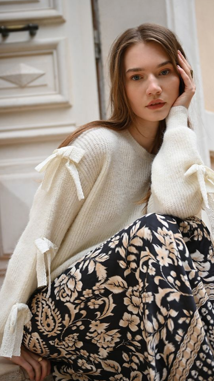 FREYA BOW SWEATER